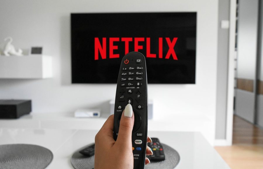 Comparing IPTV subscription features before choosing a plan