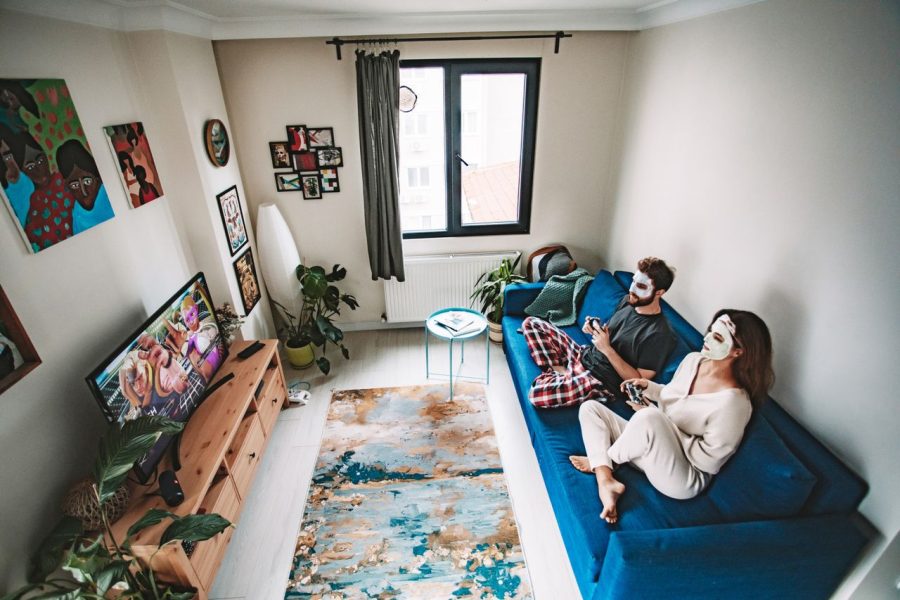 Reliable home entertainment setup with internet TV